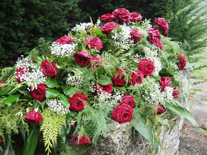 funeraire-VIDAUBAN-min_roses-61203